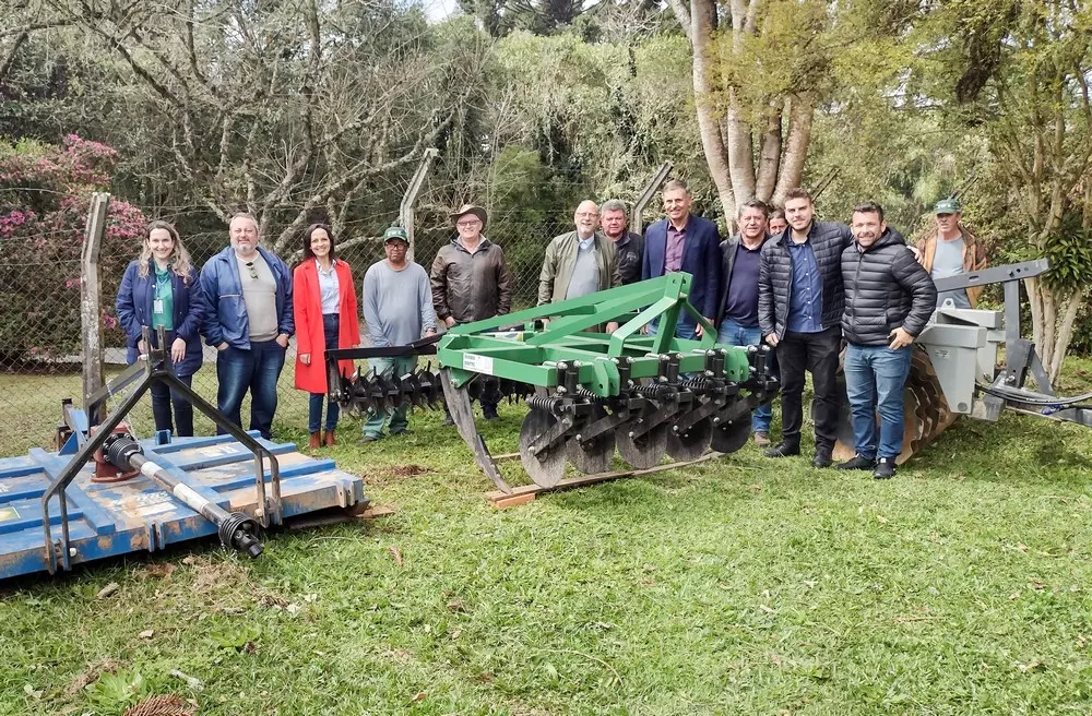 Rio Negro adquire implementos agrícolas para fortalecer a agricultura no município